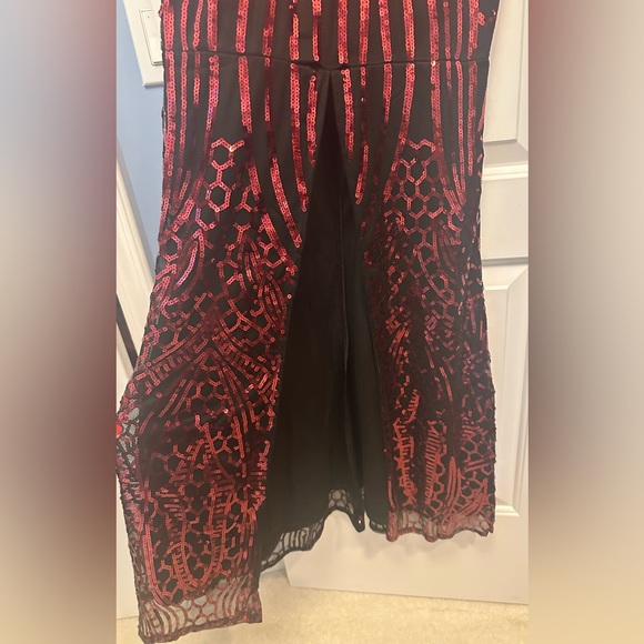 AMAZON Black and Red Spaghetti Strap V Neck Slit Maxi Sequin Gown Size M - Picture 6 of 13